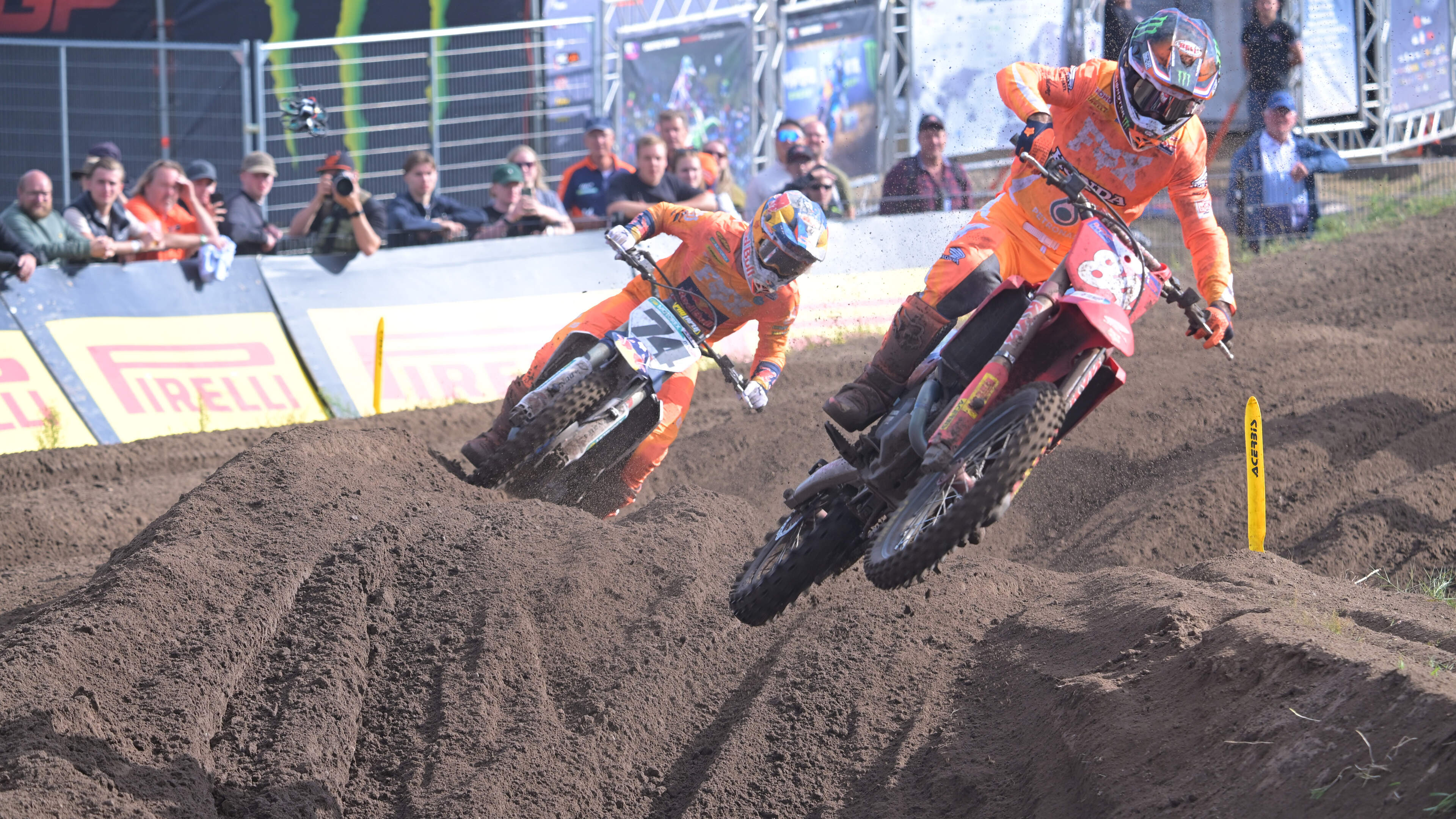 Jeffrey Herlings betovert 32.000 fans in Arnhem: ’Ik race niet meer voor het geld’